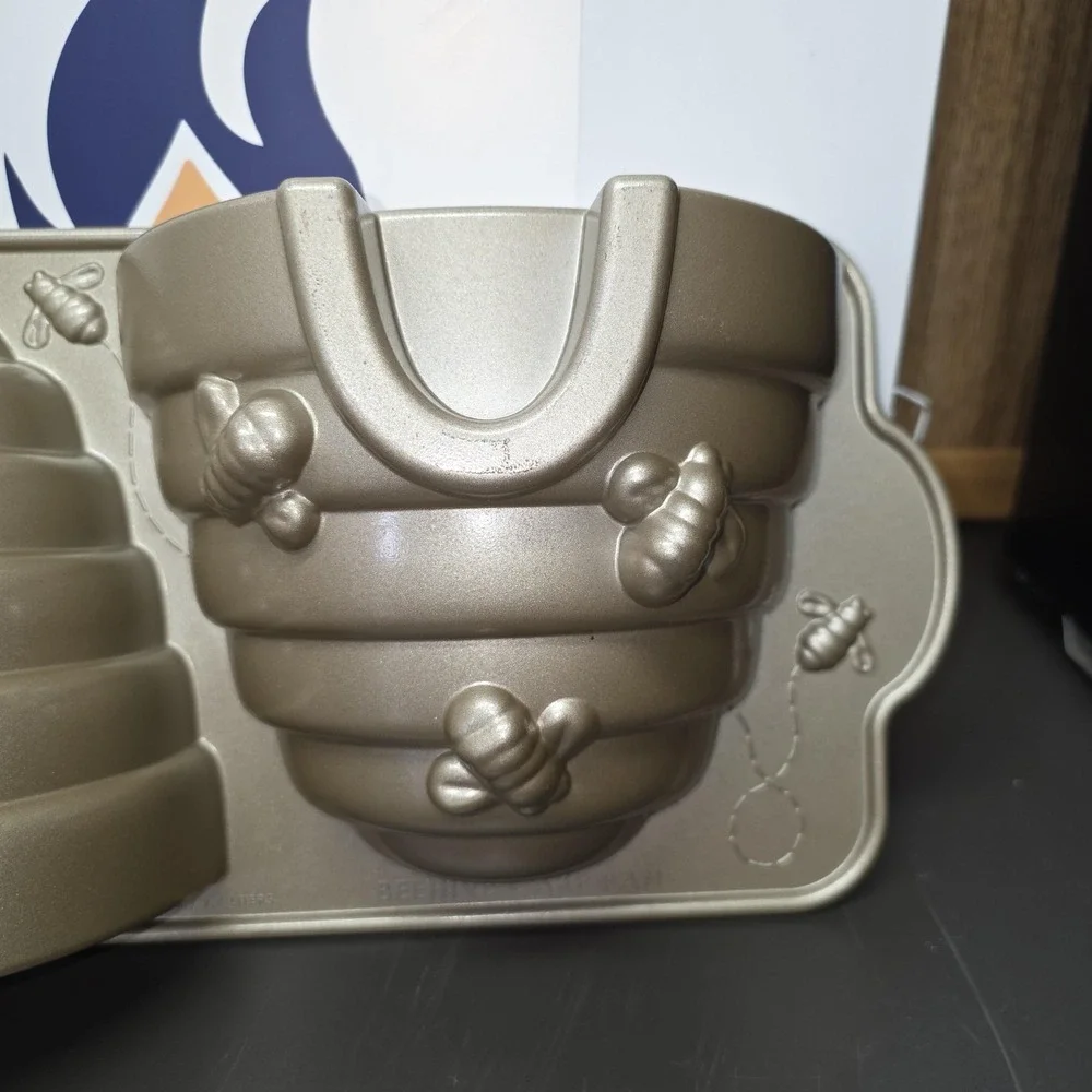Williams-Sonoma Beehive‎ Cake Pan Gold Nonstick Cast Aluminum Nordic Ware USA